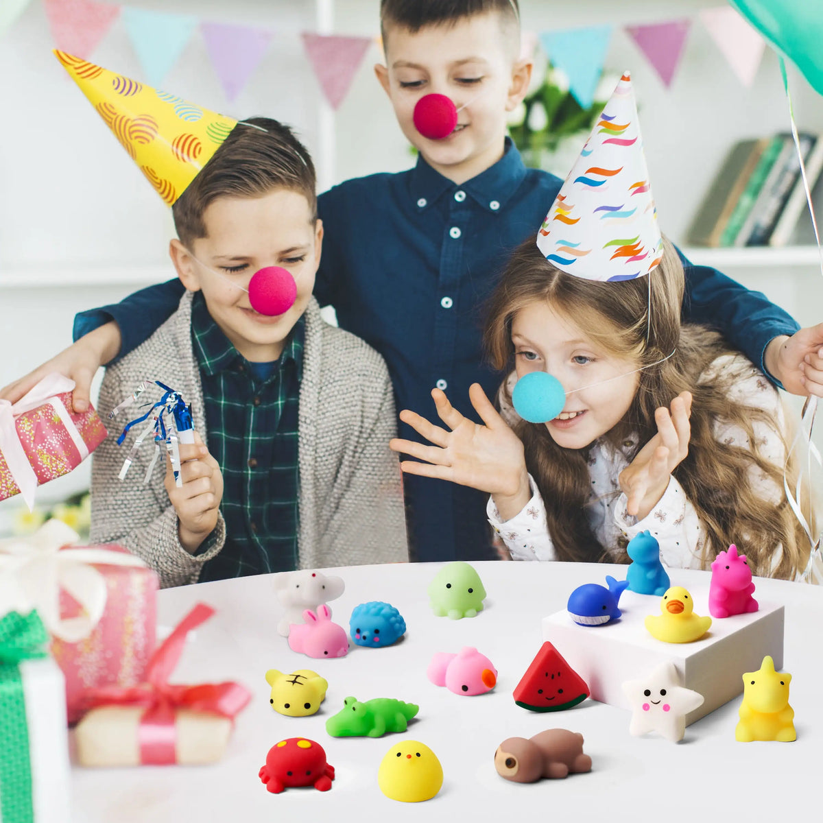 Joyfy 100-Piece Mini Animal and Fruit Mochi Squishies - Ideal Party Favors, Stress Relief, and Novelty Fidget Toys for Kids' Birthdays
