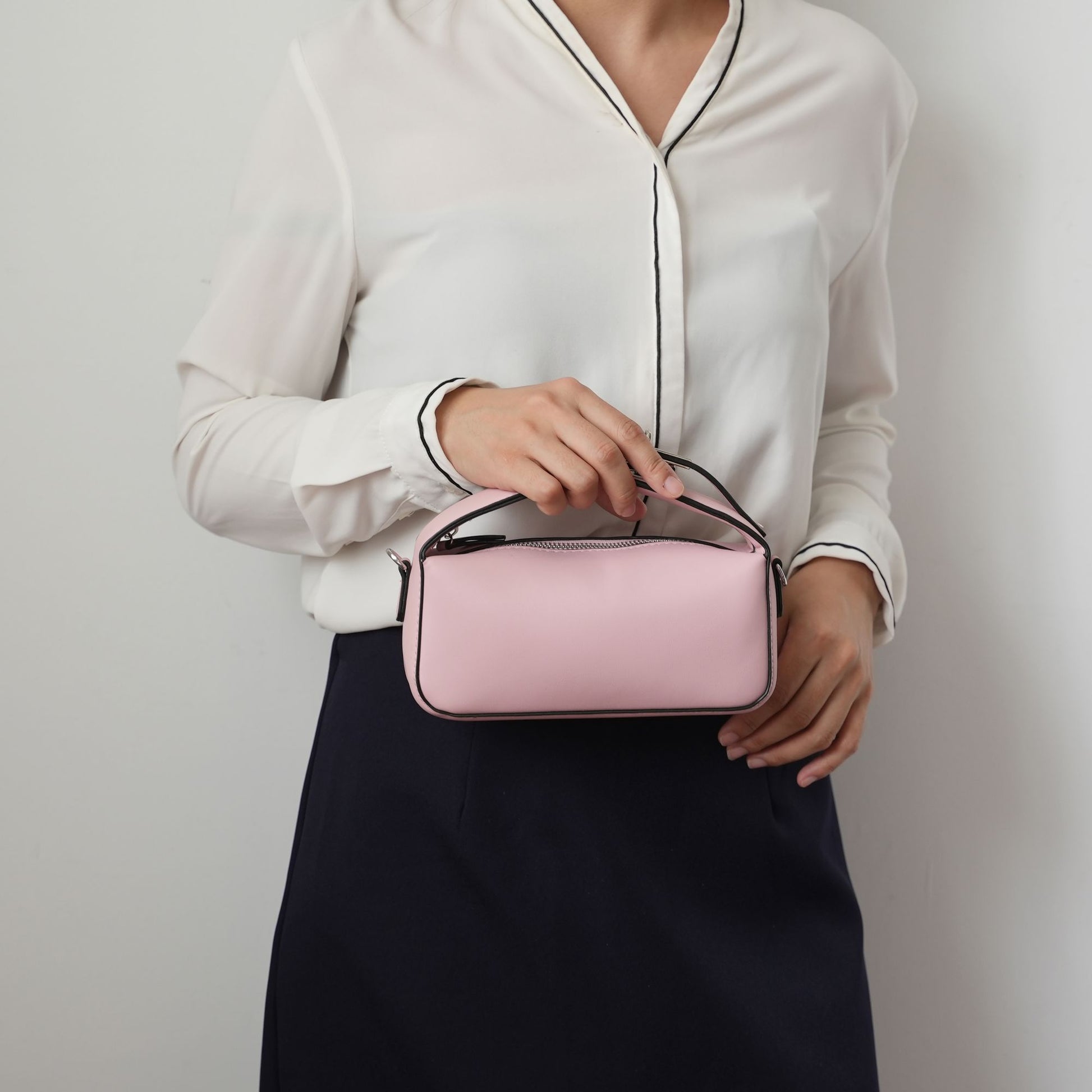 556301611