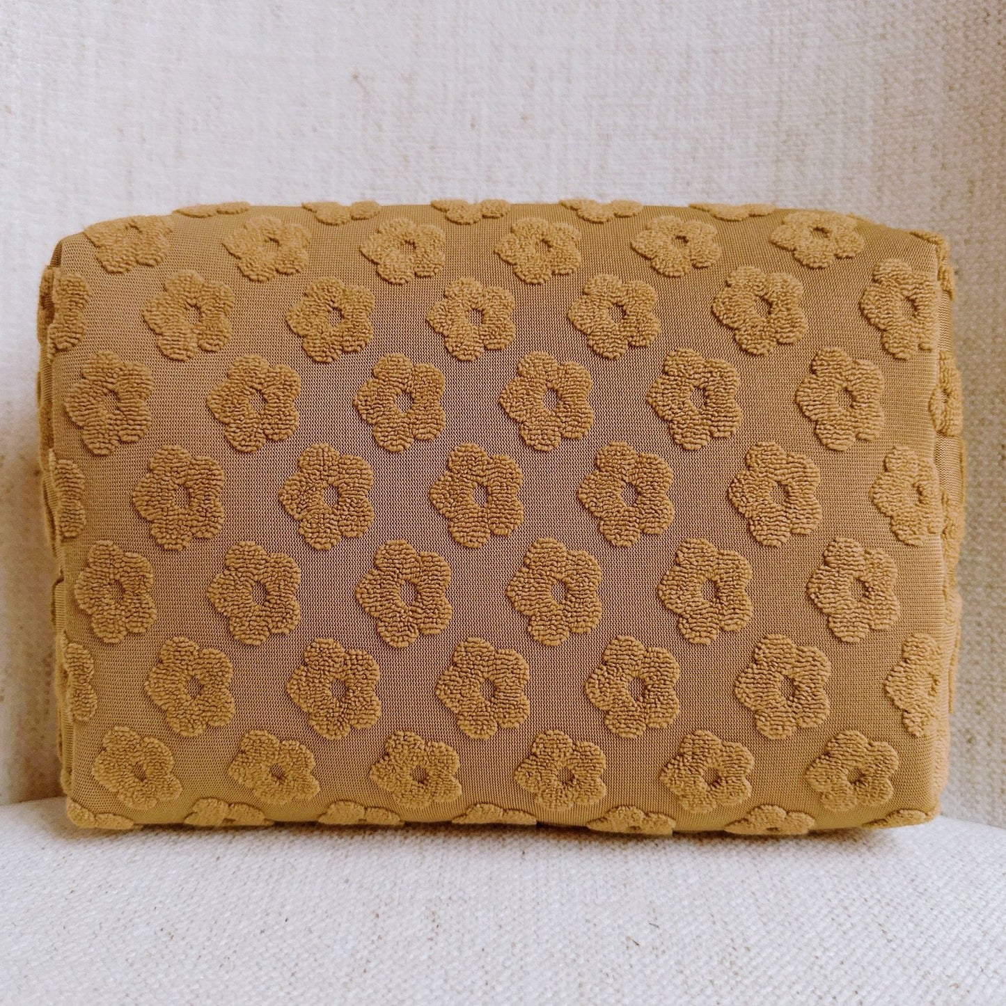 556225011