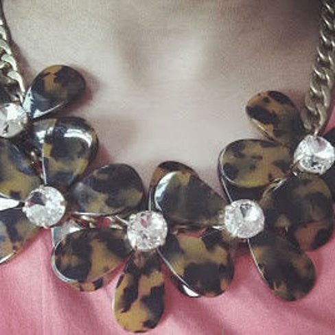 528924571